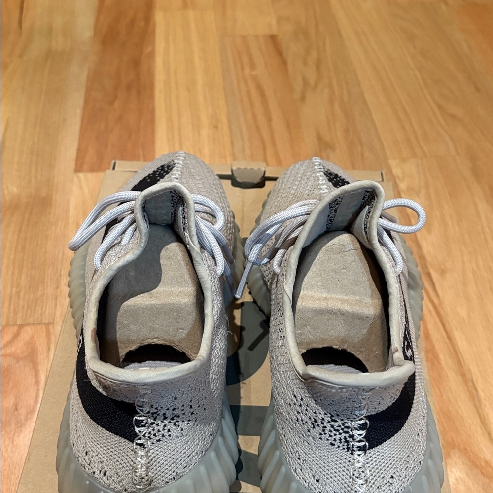 Adidas Yeezy Boost 350 V2 in Gray and Black - Picture 4 of 4